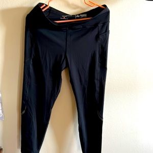 Sweaty Betty Zero Gravity leggings size XL. 7/8 length